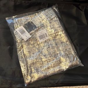 Brand New! Torrid Gold Metallic Foil Crosshatch Leggings. Size 5x (28)